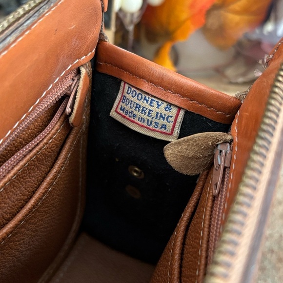 Vintage Dooney & Bourke All Weather Leather Black Cognac Zipped Crossbody Purse - Picture 13 of 16